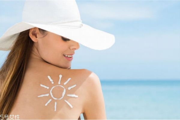 女人夏天怎么保养皮肤 夏季适合选择什么护肤品