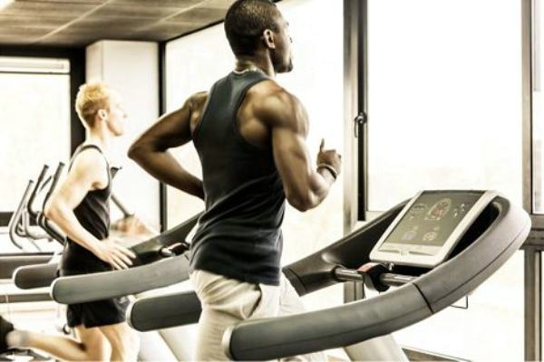 锻炼是先练机械还是先跑步 锻炼是先有氧还是先无氧