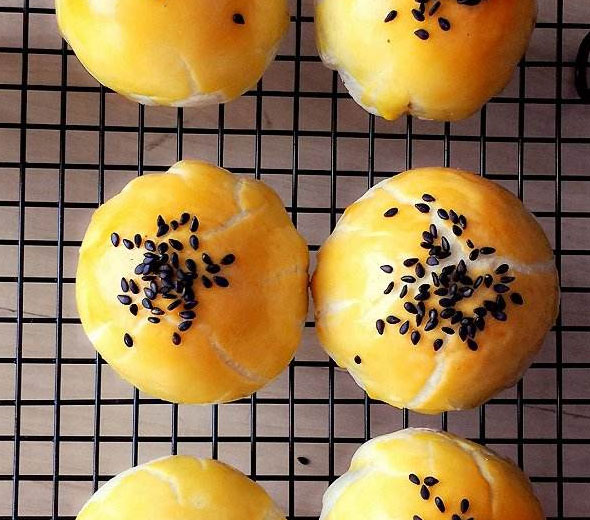 蛋黄酥的做法_蛋黄酥热量_蛋黄酥保质期